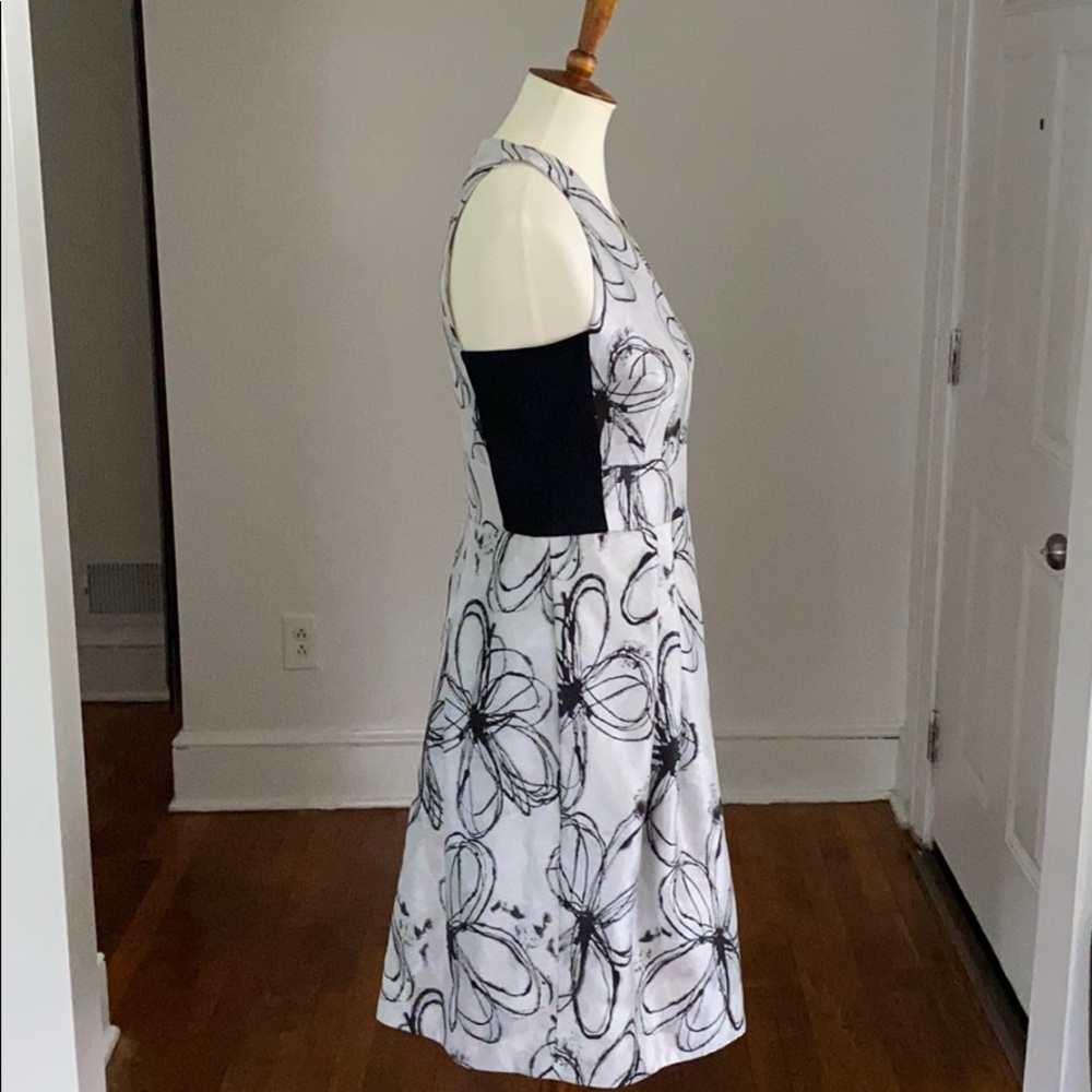 Carmen Marc Valvo Fit and Flare Dress Sz 4 - Picture 3 of 6